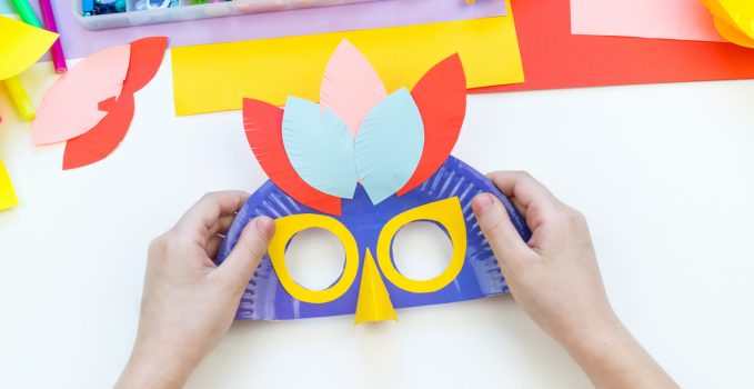 Come creare una maschera di Carnevale fai da te con i bambini - TipiTipi  Magazine
